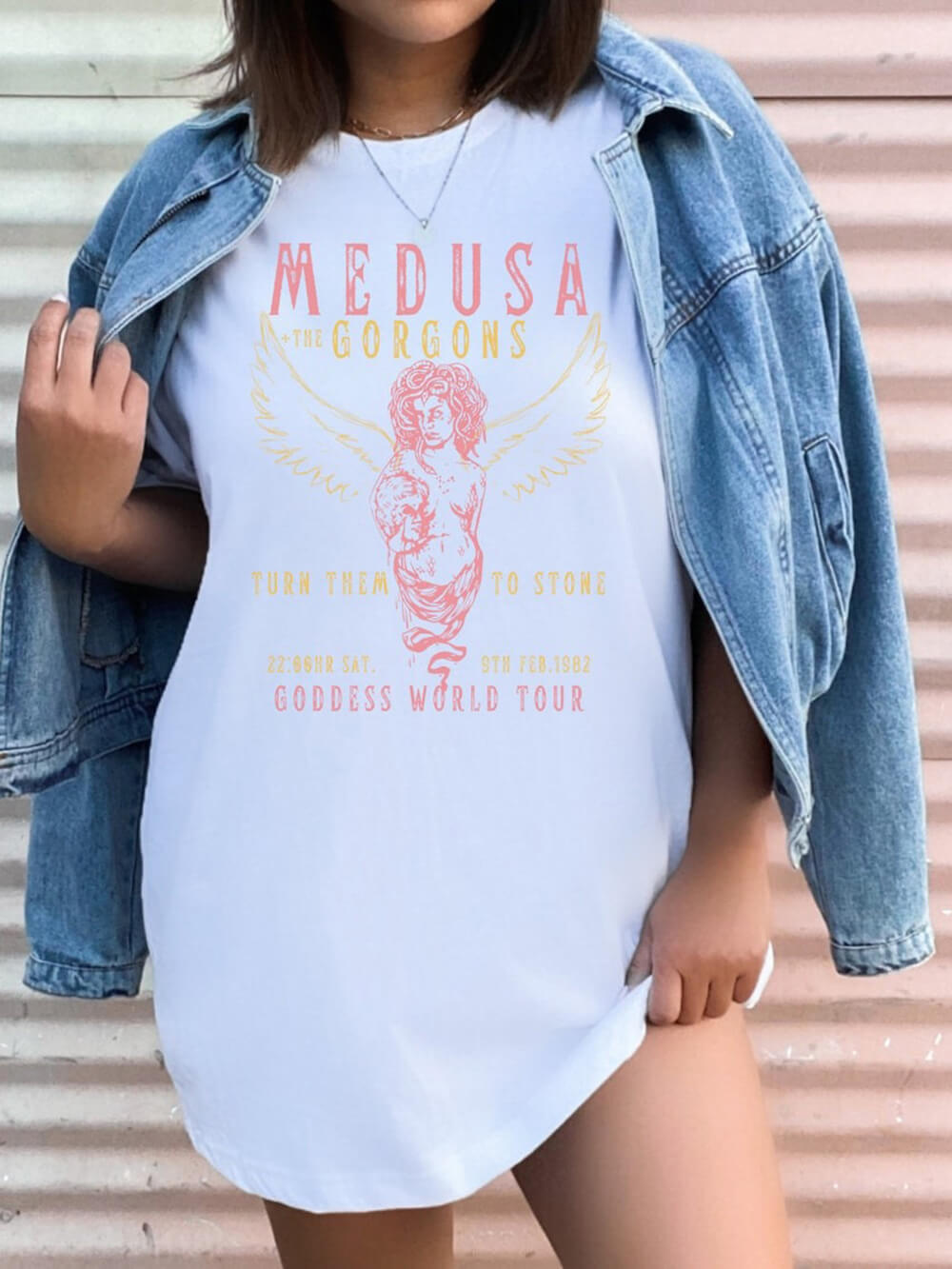 T-shirt de groupe vintage avec la déesse grecque Méduse