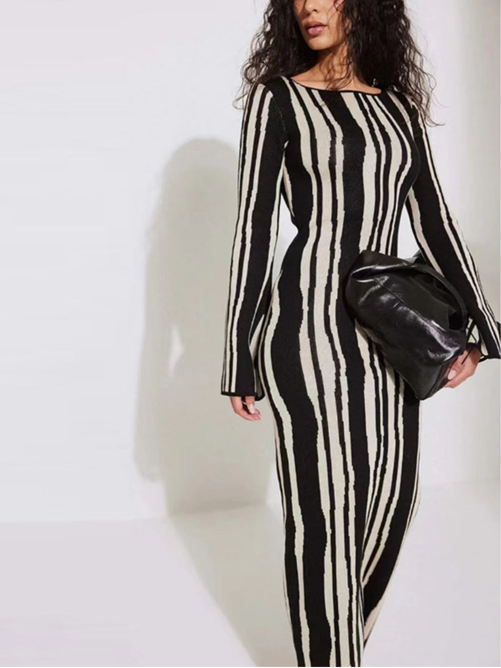 Robe longue à manches cloche contrastées