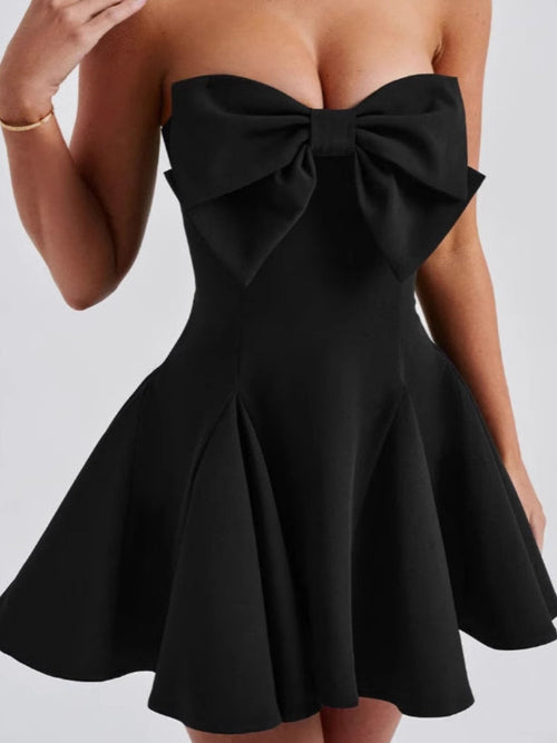 Robe à nœud papillon et décolleté en cœur