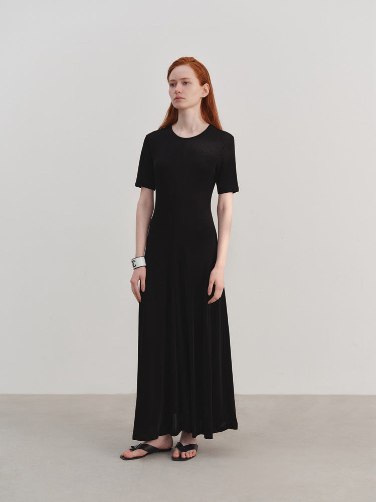 Robe décontractée en tricot cintrée à la taille