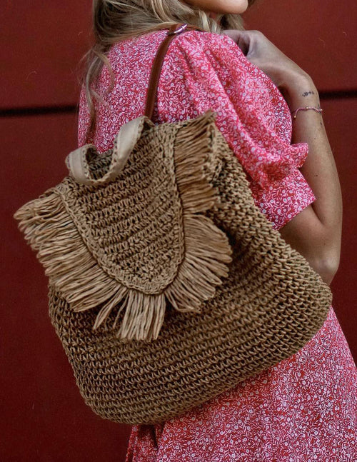 Sac à dos en paille tressée à bordure frangée caramel
