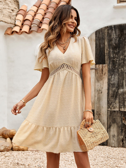 Robe unie à col en V et manches à volants