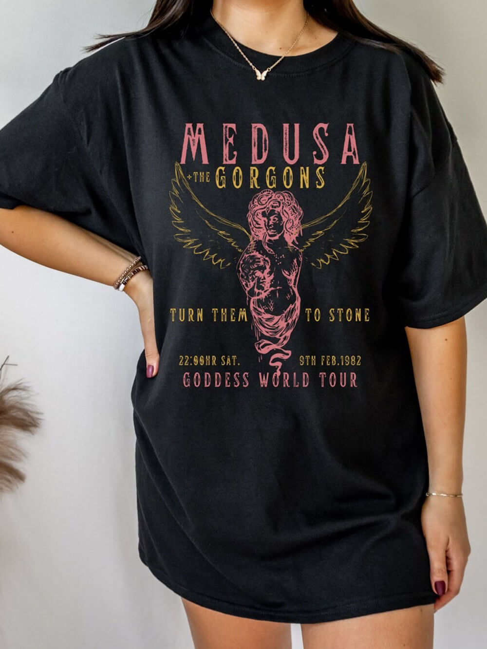 T-shirt de groupe vintage avec la déesse grecque Méduse