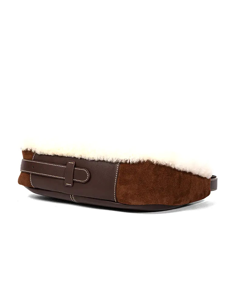 Sac à bandoulière Hobo Crescent en peau lainée
