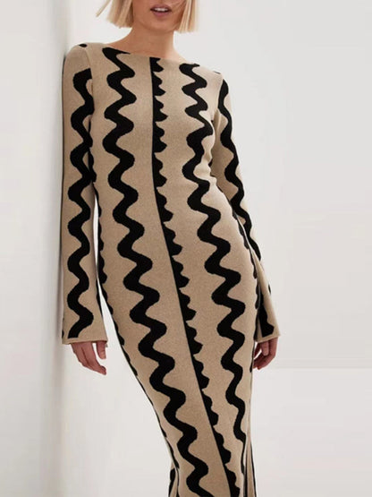 Robe longue à manches cloche contrastées