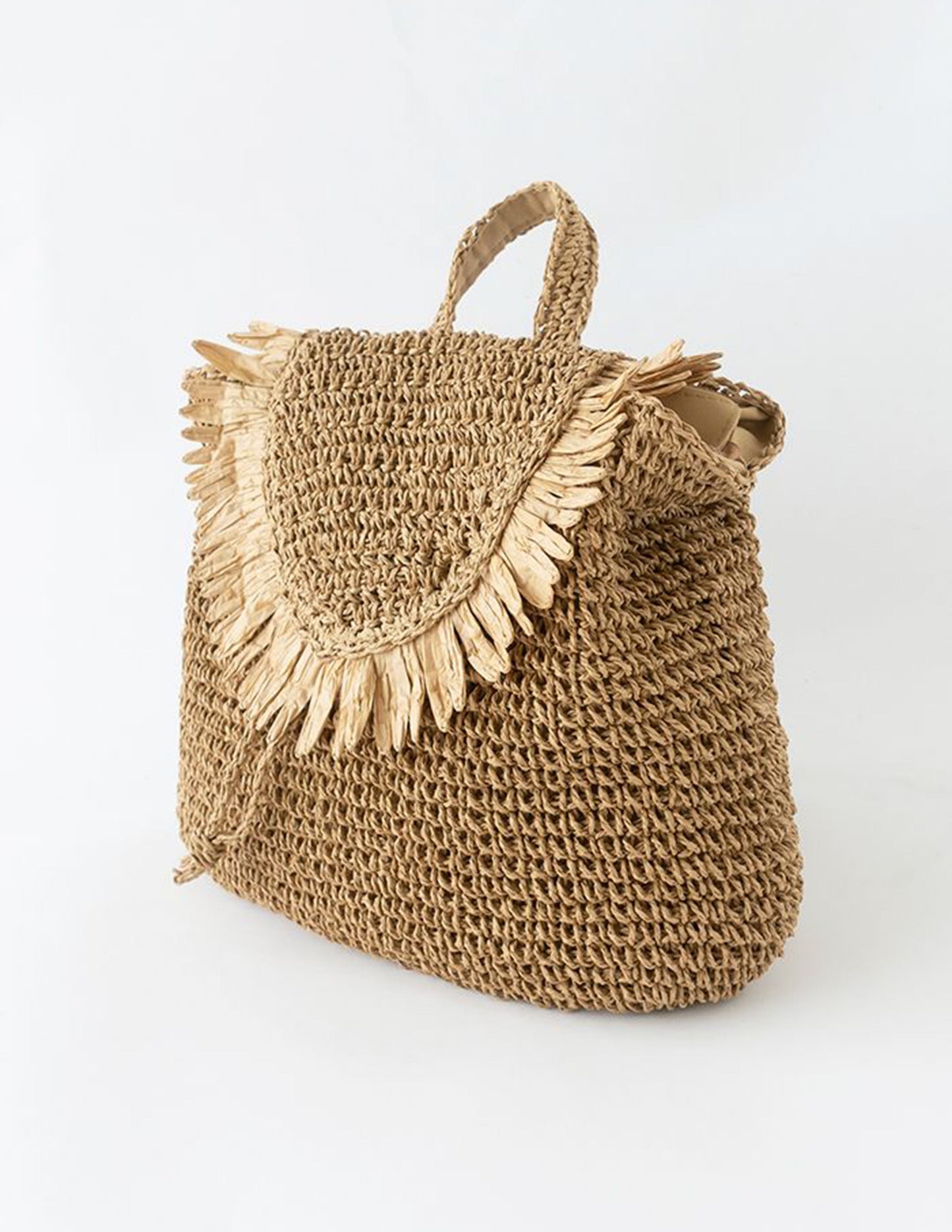 Sac à dos en paille tressée à bordure frangée caramel