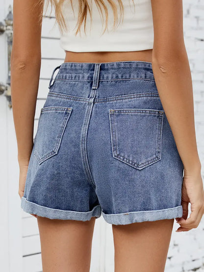 Short en jean brodé de cerises