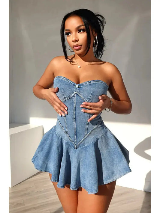 Robe en jean sans bretelles à volants