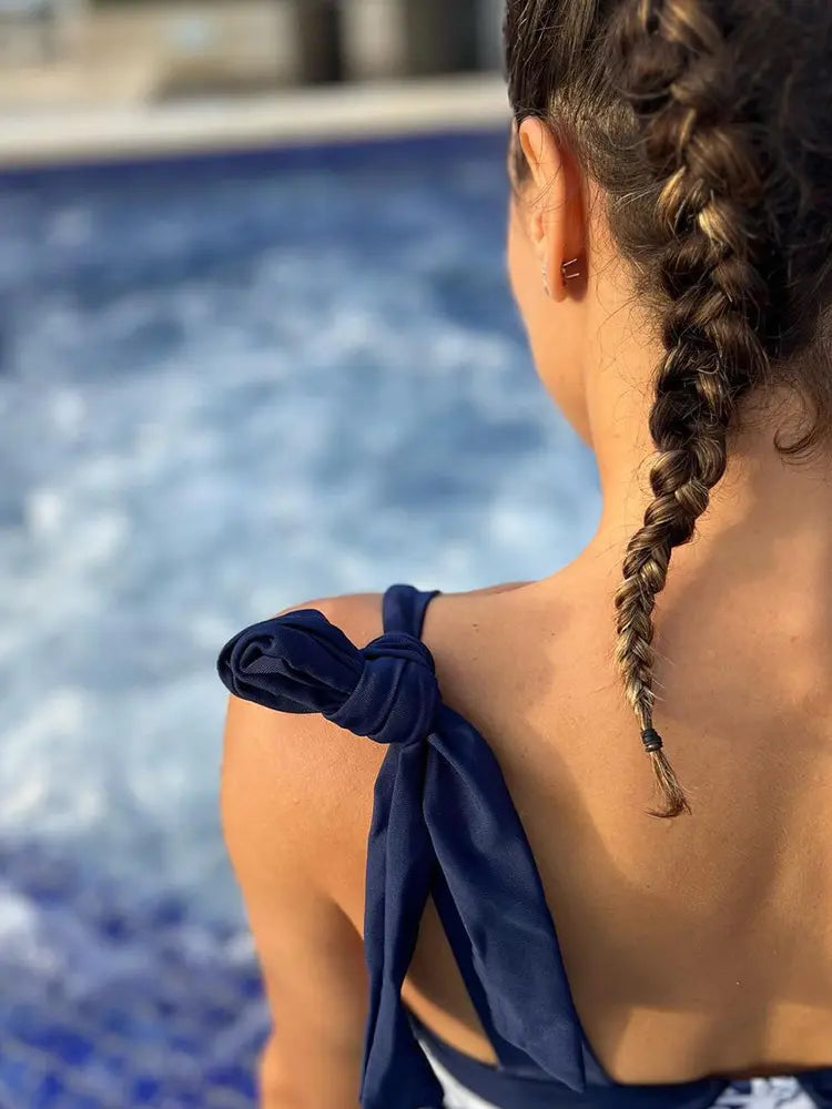 Maillot de bain une pièce à imprimé contrasté et bretelles nouées