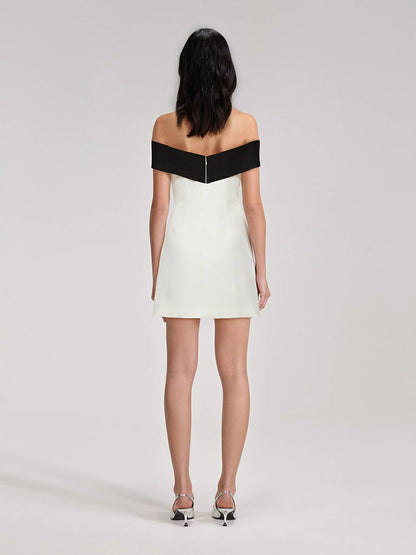 Robe à épaules dénudées et nœud