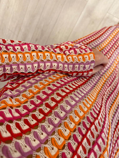 Robe longue bohème à col en V et manches cloche, rayures ondulées au crochet, idéale pour les vacances à la plage - Rouge
