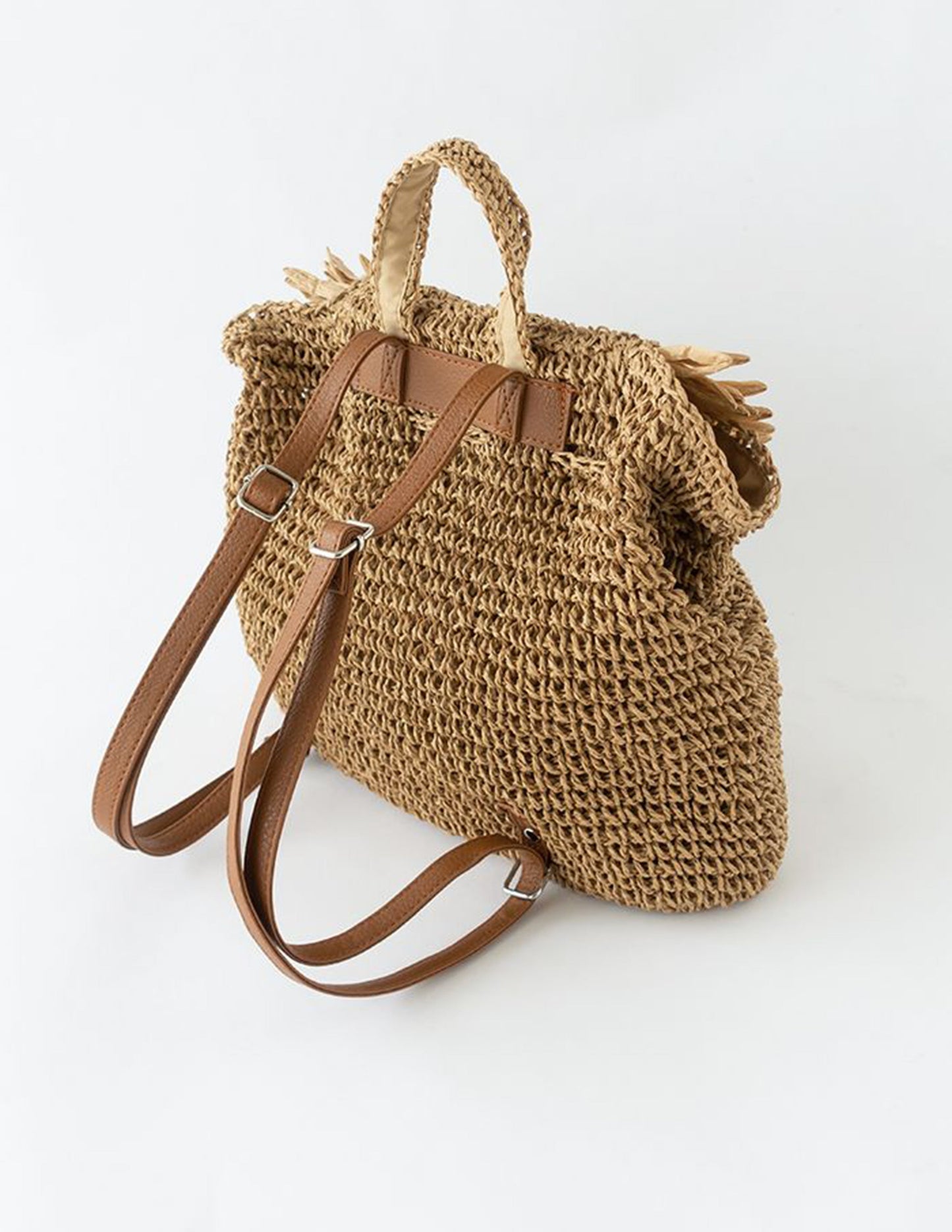Sac à dos en paille tressée à bordure frangée caramel