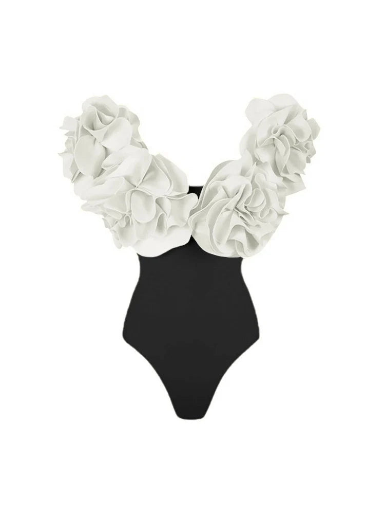 Maillot une-pièce de luxe sans bretelles de couleur unie